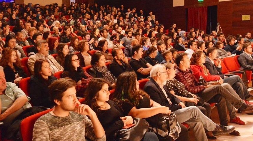 Uşak &Uuml;niversitesi Tiyatro Topluluğu&rsquo;ndan "vişne Bah&ccedil;esi"