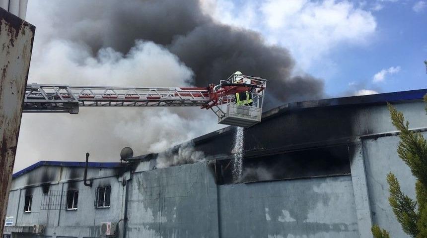 Uşak&rsquo;taki Fabrika Yangını S&ouml;nd&uuml;r&uuml;ld&uuml;