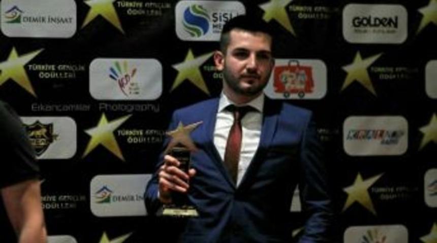 Alaattin &Ccedil;ağıl&rsquo;a Gen&ccedil;lik &Ouml;zel &Ouml;d&uuml;l&uuml;