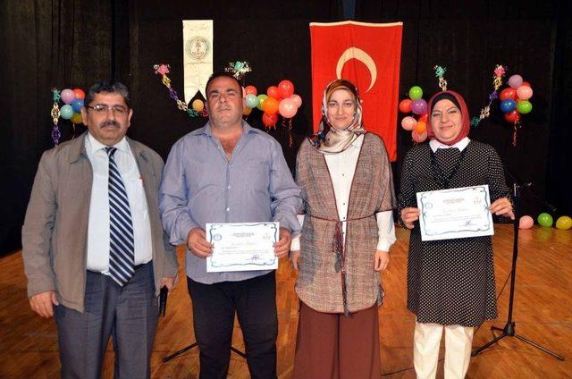 İstiklal Marşını Ezbere Okuma Yarışmasını Suriyeli Öğrenci Kazandı