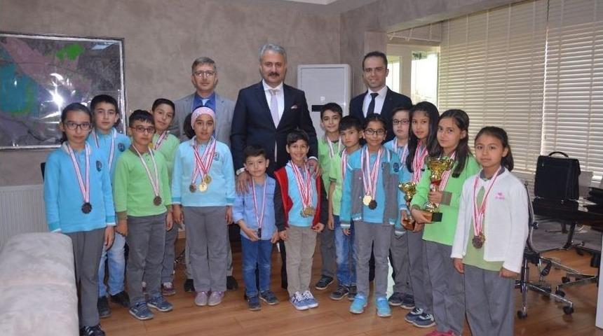 Başkan Sungur, Şampiyonları Ağırladı