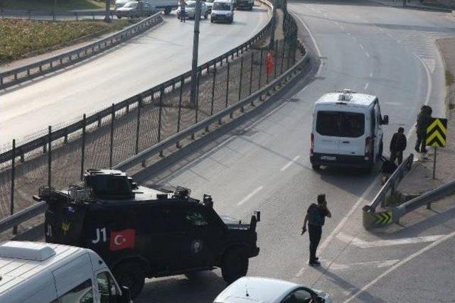 Şüpheli Pankart Okmeydanı Bağlantı Yolunu Trafiğe Kapattırdı