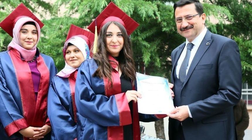 Başkan Ak Mezuniyet T&ouml;renine Katıldı