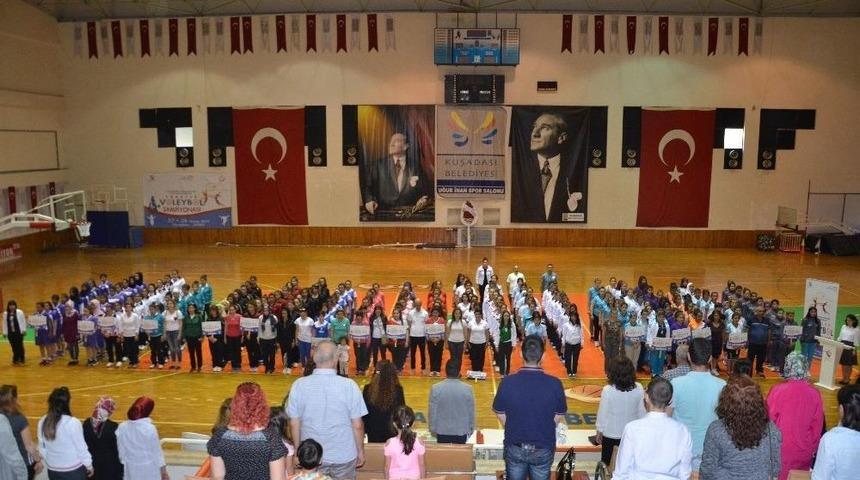 &Ccedil;ocuk Destek Merkezleri Bayanlar Voleybol Şampiyonası Kuşadası&rsquo;nda Başladı
