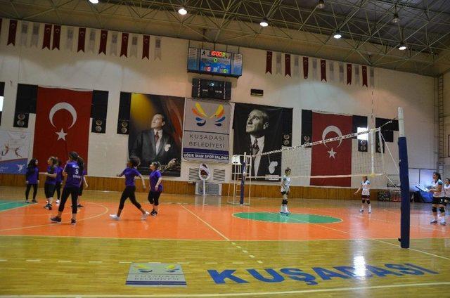 Çocuk Destek Merkezleri Bayanlar Voleybol Şampiyonası Kuşadası’nda Başladı