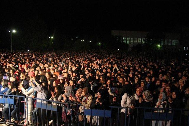 İmera Konserinde Sevgilisine Sahneden Evlenme Teklif Etti