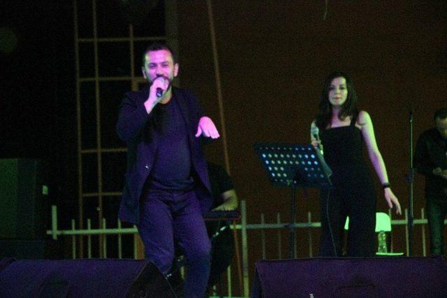 İmera Konserinde Sevgilisine Sahneden Evlenme Teklif Etti