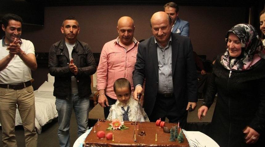 &Ouml;l&uuml;mden D&ouml;nen Minik Yılmaz Erkekliğe İlk Adımı Attı