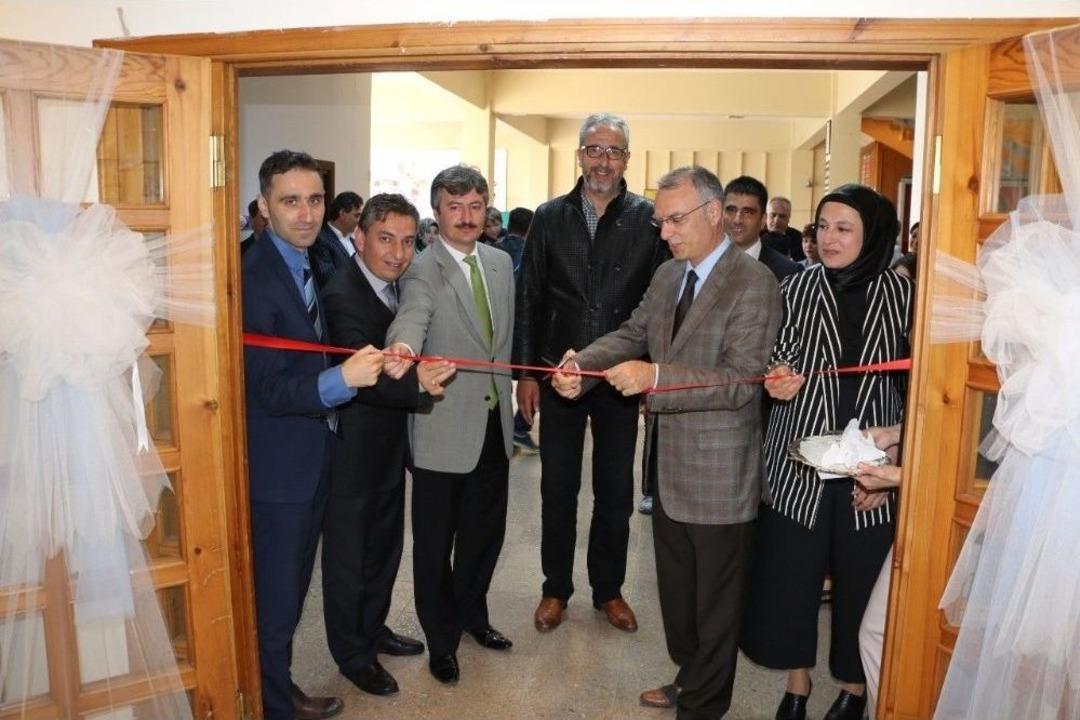 Sağlık &Ccedil;alışanlarından Resim Sergisi