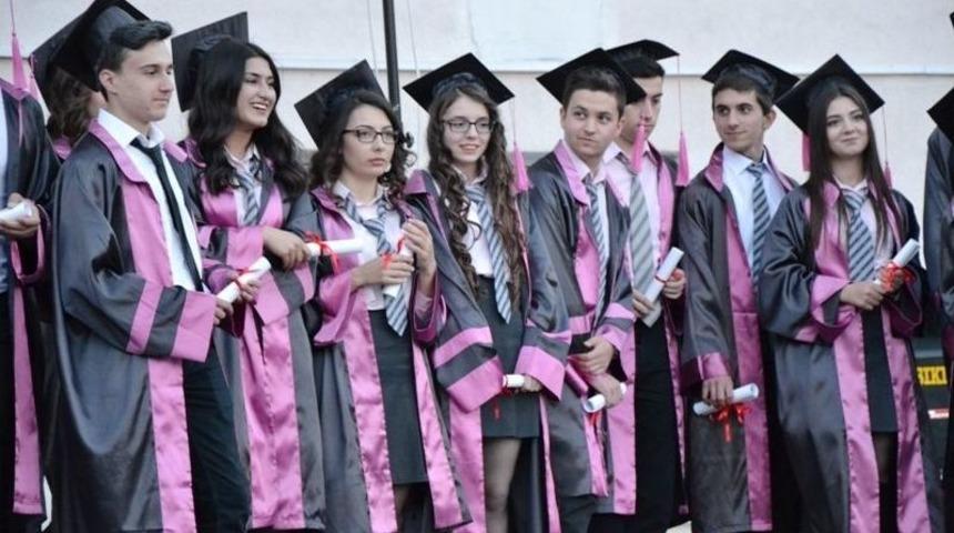 Biga Anadolu Lisesi&rsquo;nde Mezuniyet Coşkusu