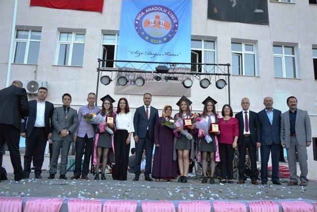 Biga Anadolu Lisesi’nde Mezuniyet Coşkusu