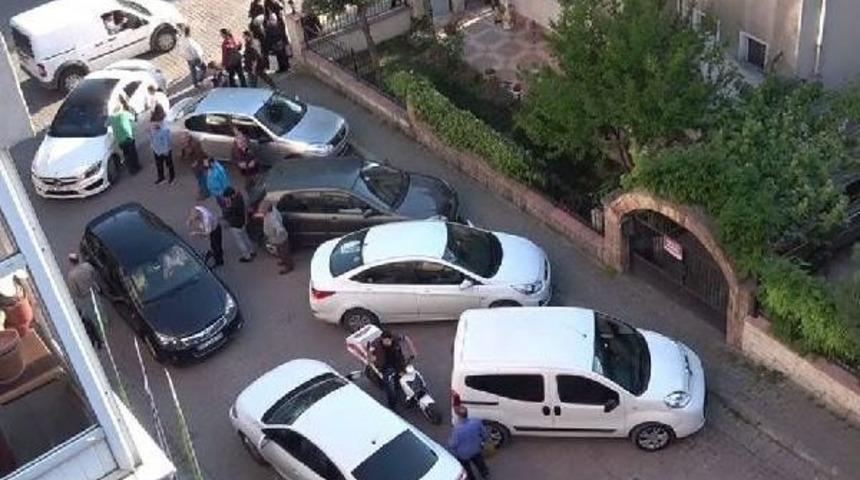 Ters Y&ouml;nde Ilerledi, Karşısına Ara&ccedil; &Ccedil;ıkınca Kontağı Kapatıp Trafiği Kilitledi