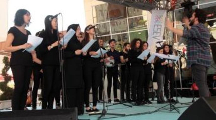 Gen&ccedil;lerimiz K&uuml;lt&uuml;r Sanattan Uzak Kaldı