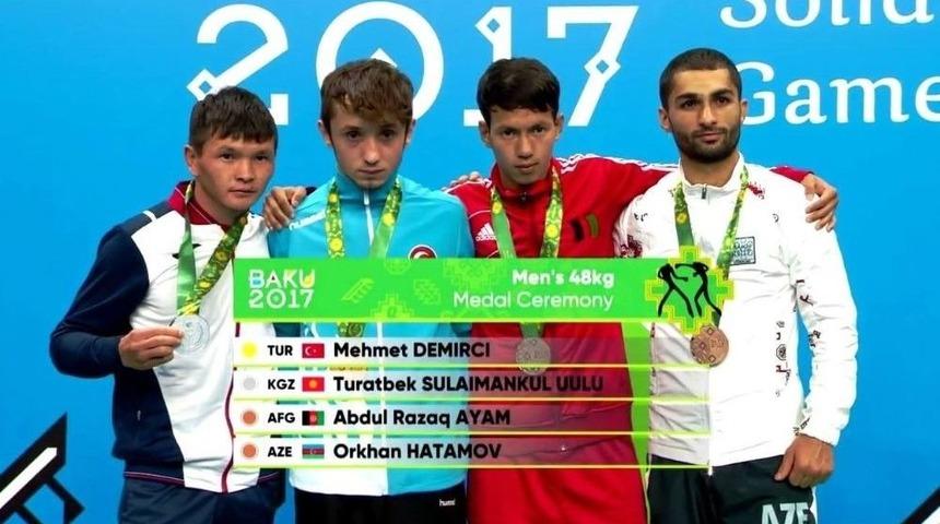 D&uuml;zce &Uuml;niversitesi &Ouml;ğrencisi Demirci Azerbaycan&rsquo;da Altın Madalya Kazandı