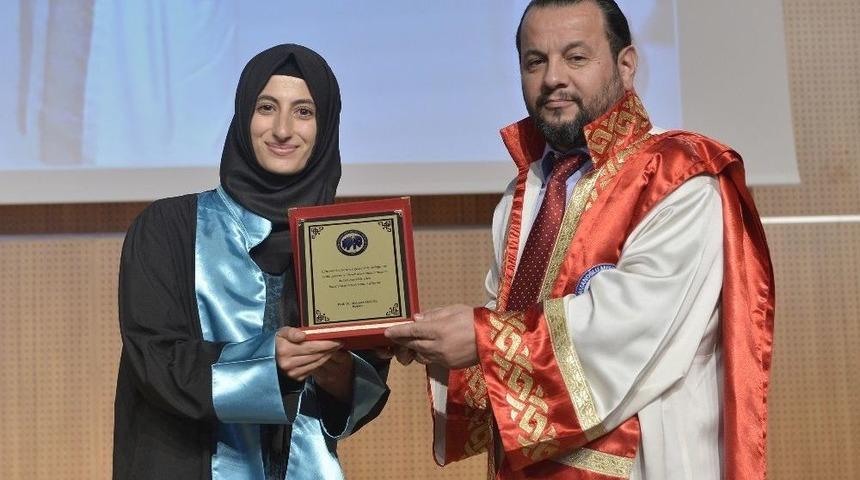 Km&uuml;&rsquo;de Mezuniyet Coşkusu