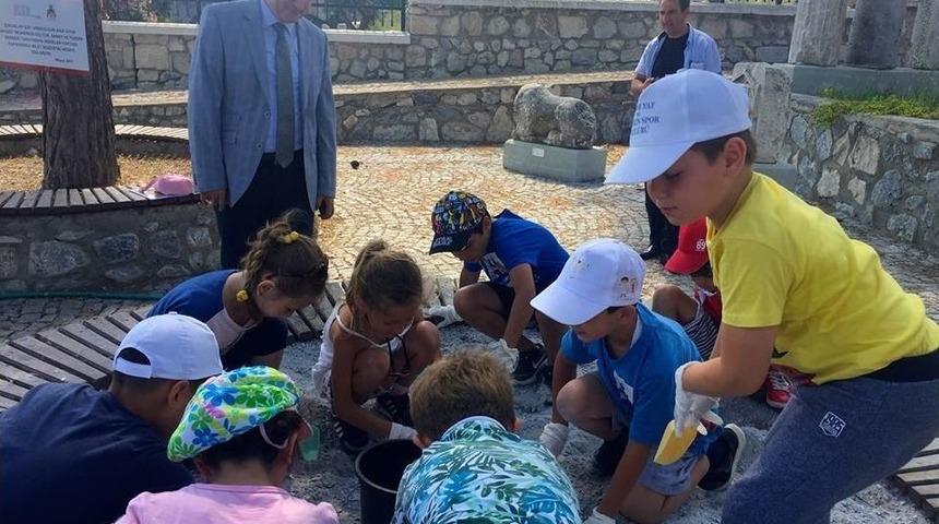 Didimli &Ouml;ğrenciler Arkeolojik Kazı Yaparak M&uuml;zeler Haftasını Kutladı