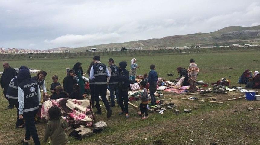 İpekyolu Belediyesinden Seyyar Satıcı Ve &Ccedil;adır Operasyonu