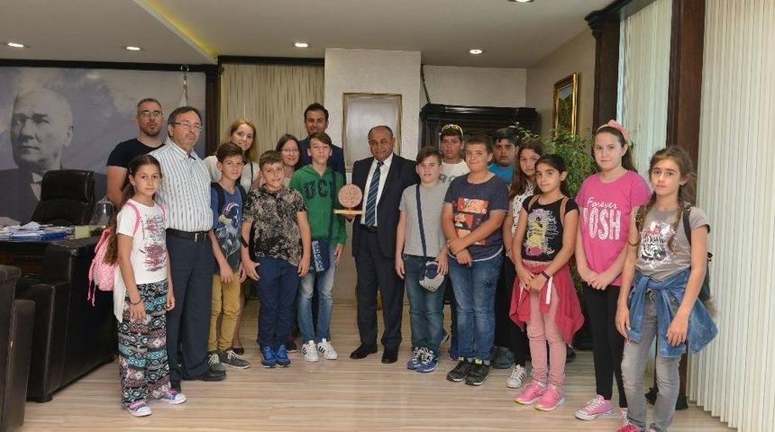 Yunan &Ouml;ğrenciler &Ccedil;iğli&rsquo;de