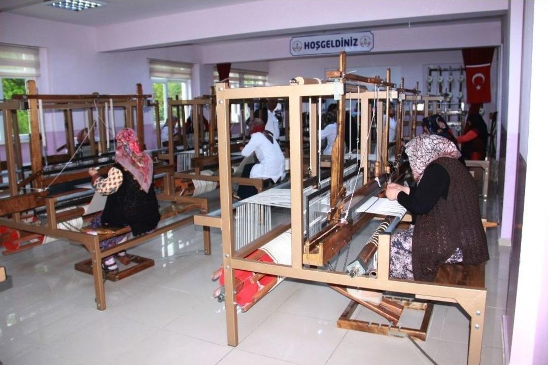 K&ouml;yl&uuml; Kadınlar &Ccedil;ekmen Bezi İ&ccedil;in 60 Yıl Sonra Tezgah Başında