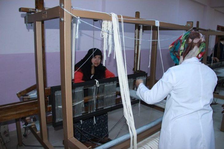 Köylü Kadınlar Çekmen Bezi İçin 60 Yıl Sonra Tezgah Başında G2