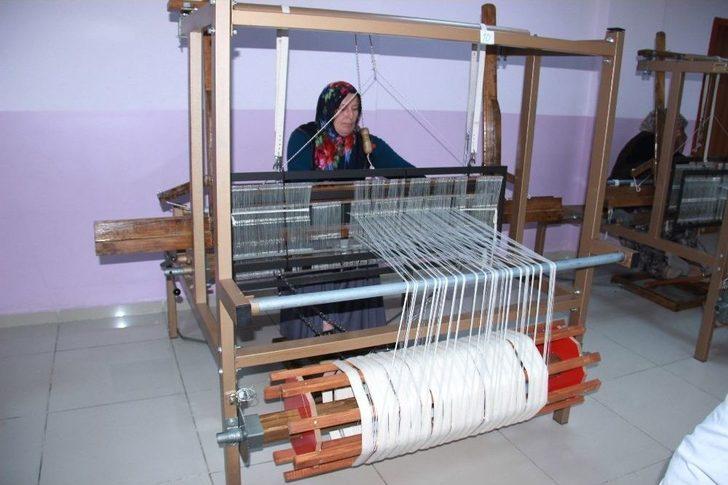 Köylü Kadınlar Çekmen Bezi İçin 60 Yıl Sonra Tezgah Başında G3