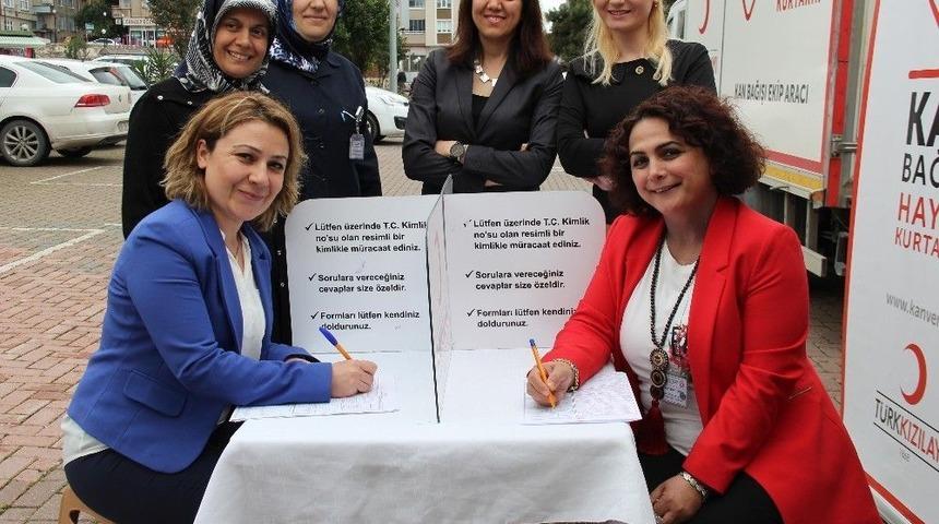 Sağlık&ccedil;ılardan T&uuml;rk Kızılayı&rsquo;nın &ldquo;kadın Hayata Kan Verir&rdquo; Projesine Destek