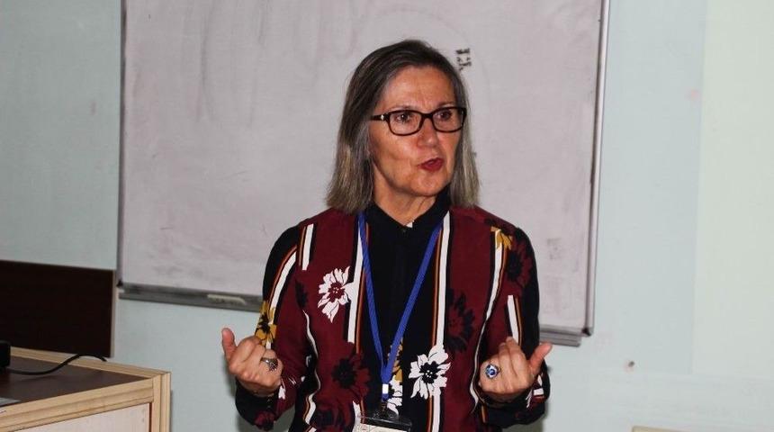 Prof. Dr. Ruhan D&uuml;ş&uuml;nsel: "t&uuml;rkiye&rsquo;de Her 5 Kişiden 1&rsquo;i Akdeniz Ateşi Taşıyıcısıdır"