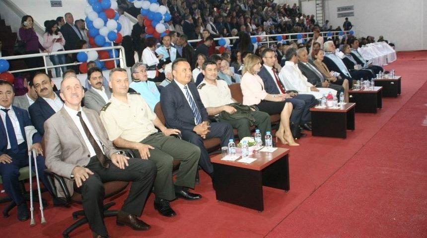 Devrek Meslek Y&uuml;ksek Okulundan Mezuniyet Coşkusu