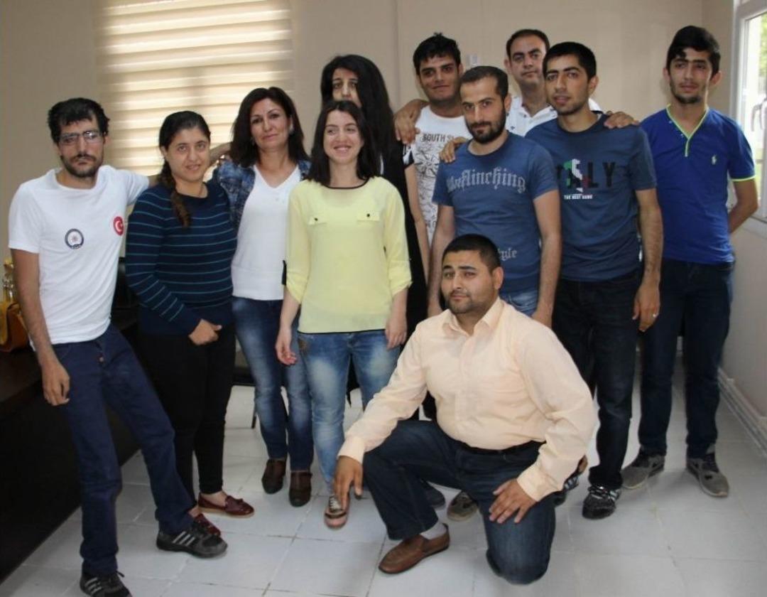 Engellerini Deri At&ouml;lyesinde Aşıyorlar