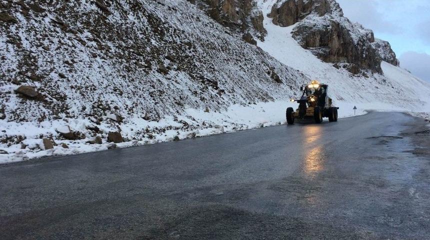 Van&rsquo;da Karla M&uuml;cadeleye Devam