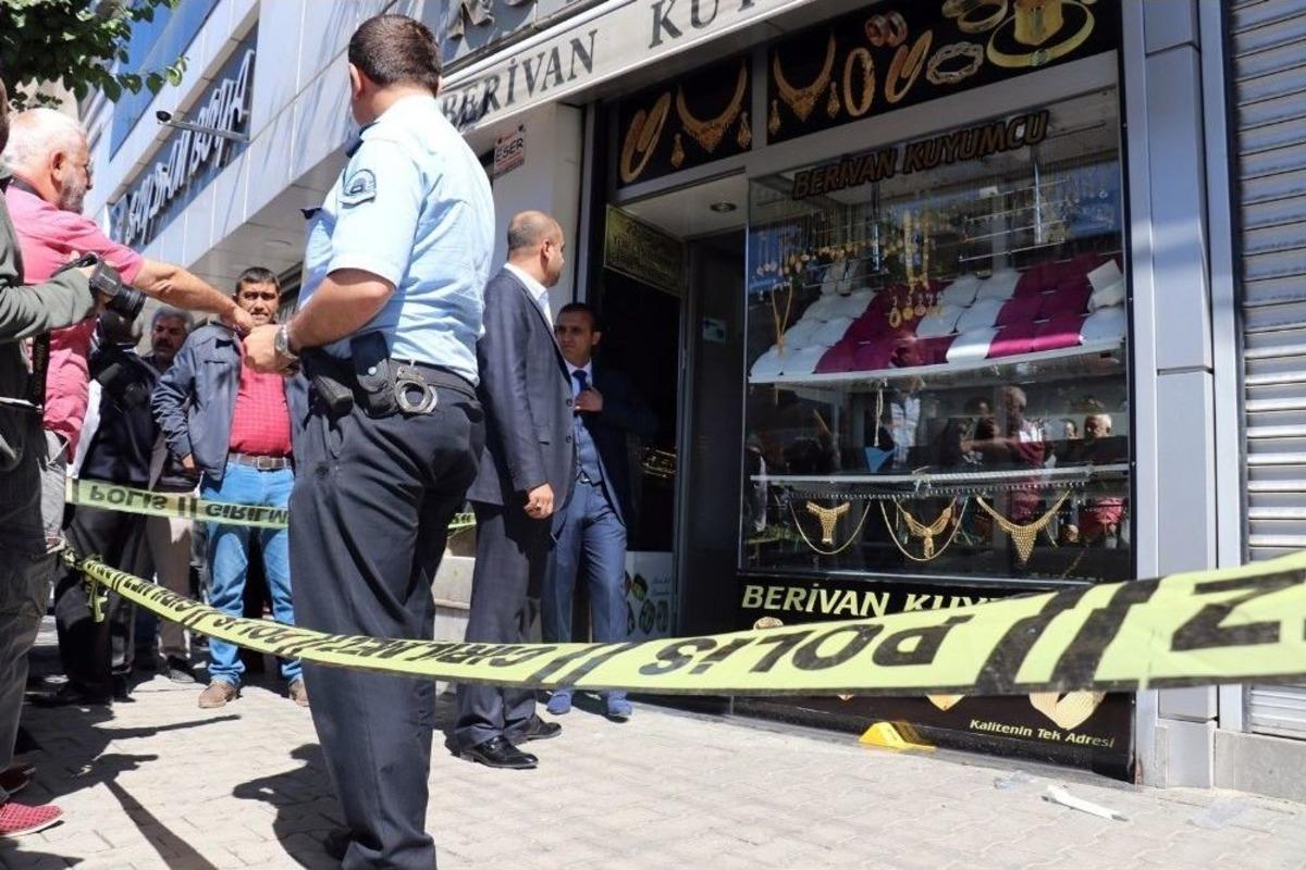 Gaziantep&rsquo;te Pe&ccedil;eli, Maskeli Soygun Girişimi Kanlı Bitti: 1 &Ouml;l&uuml;, 2 Yaralı