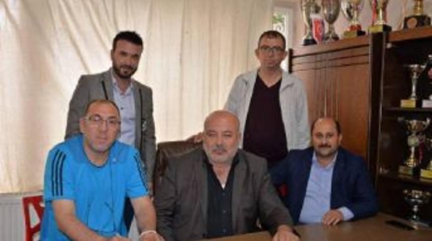 Bergama Belediyespor'da Eroğlu Imzaladı
