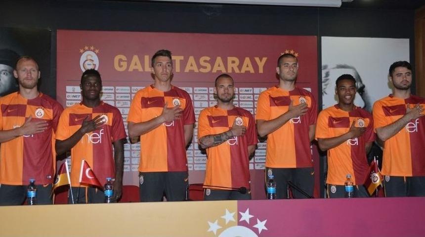 Galatasaray, Yeni Sezon Par&ccedil;alı Formasını Tanıttı