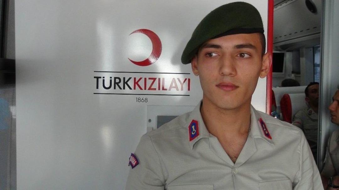 Mehmet&ccedil;ikten Kızılay&rsquo;a Kan Bağışı