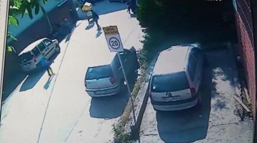 Okul &Ouml;n&uuml;ndeki Arbedede G&uuml;venlik G&ouml;revlisinin Silahı Ateş Aldı: 1 Kişi Yaralandı