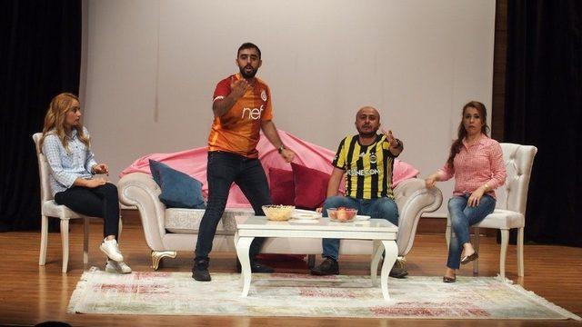 Öğretmenlerden Muhteşem Tiyatro Gösterisi