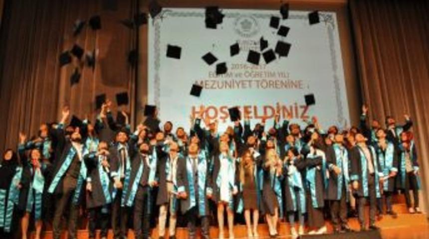 Ne&uuml; Turizm Fak&uuml;ltesi &Ouml;ğrencilerinin Mezuniyet Heyecanı