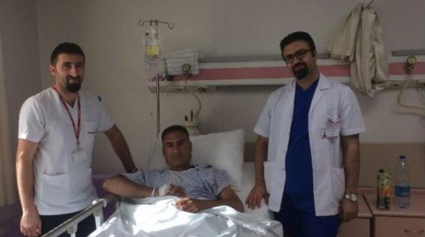 Bacağından 1 Kilogramlık T&uuml;m&ouml;r &Ccedil;ıkarıldı