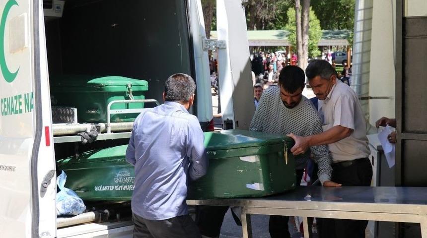 Tartıştığı Ağabeyini Bı&ccedil;aklayarak &Ouml;ld&uuml;rd&uuml;