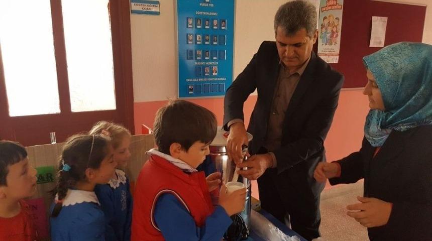 &Ouml;ğrencilere Ayran İkramı