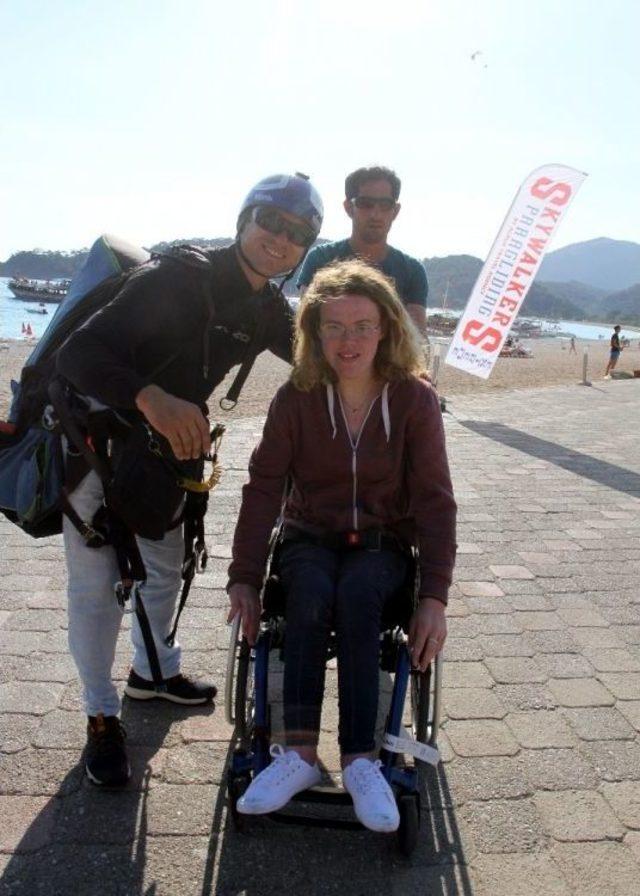 Yürüme Engelli İngiliz Turist Babadağ’dan Uçtu