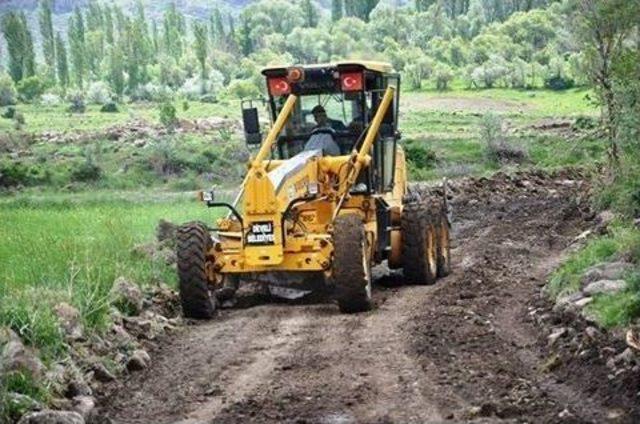 Develi Belediyesi’nin Yol Yapım Çalışmaları Devam Ediyor