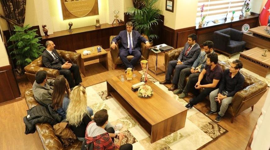 Şampiyonlardan Rekt&ouml;r Polat&rsquo;a Ziyaret