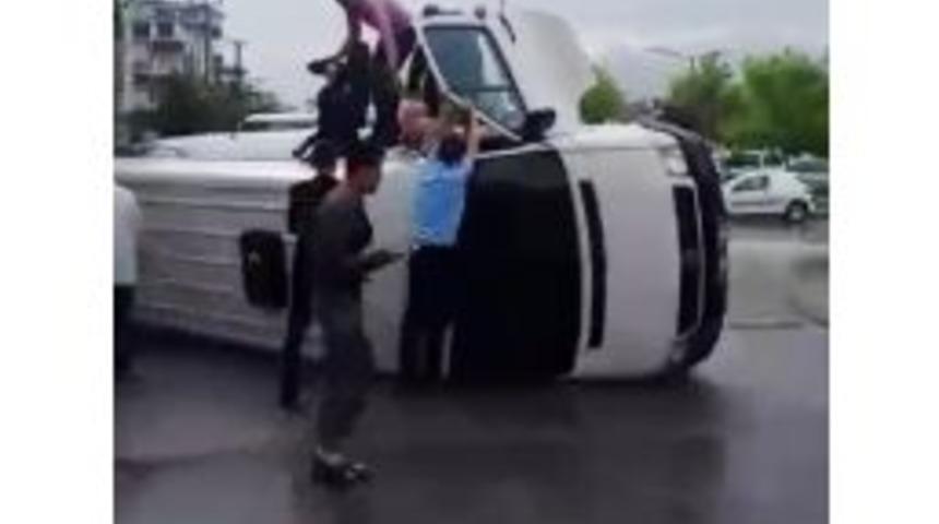 (özel Haber) Devrilen İşçi Servisinde Film Sahnelerini Aratmayan Kurtarma Anı