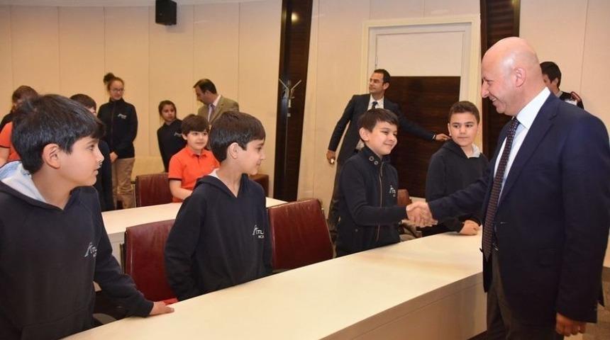 Başkan &Ccedil;olakbayrakdar Minik Misafirlerini Ağırladı