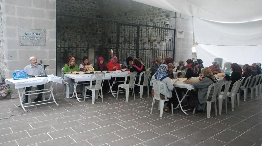 Niksar&rsquo;da Melik Gazi T&uuml;rbesinde Mukabele Okunacak