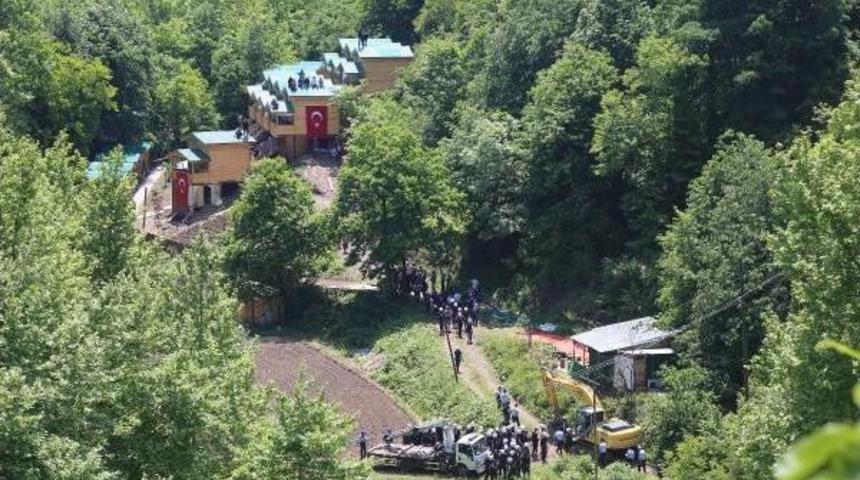 Yuvacık Barajı Çevresindeki Tesislerin Yıkımında Biber Gazlı Müdahale