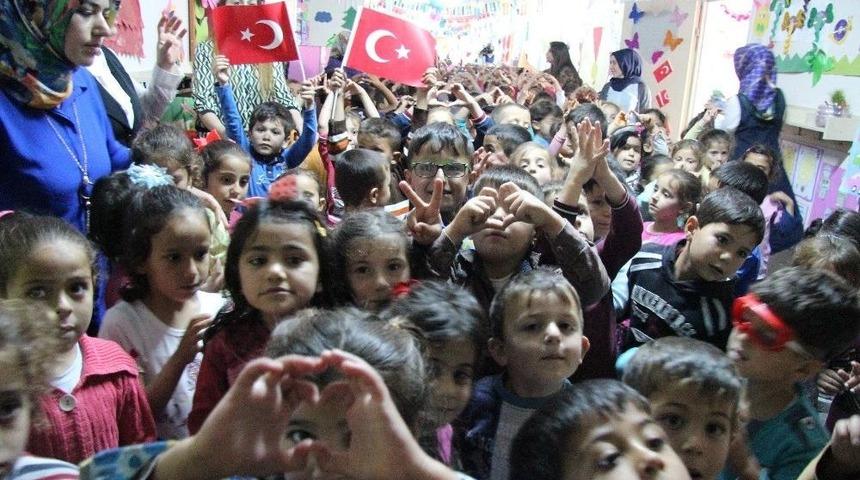 Konteyner Kentte Çocukların ’dondurma’ Bayramı