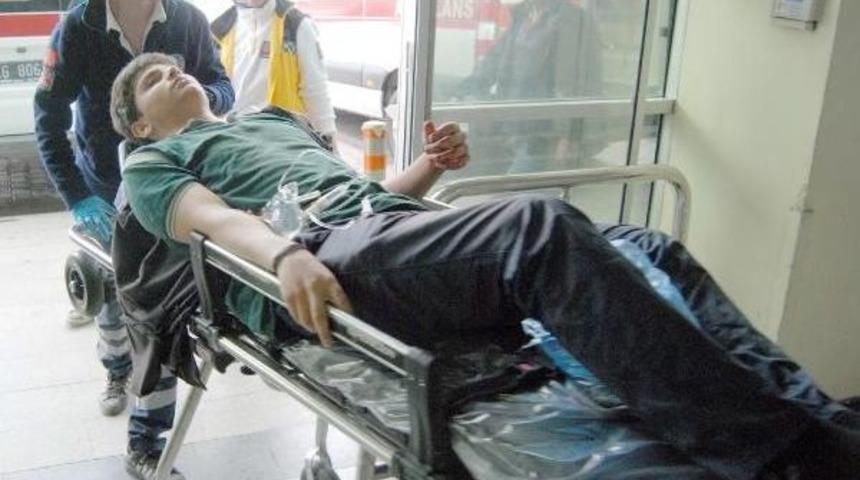 Tramvayda Ileri Gitmesini Istediği Gen&ccedil; Tarafından Bı&ccedil;aklandı