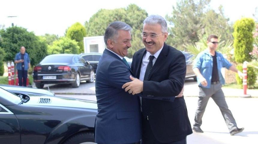 D&uuml;zensiz G&ouml;&ccedil;e Y&ouml;nelik &Uuml;st D&uuml;zey Koordinasyon Toplantısı Ayvalık&rsquo;ta Yapıldı